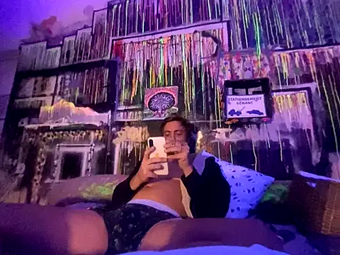 Snapshot of 3615-ULLA chatting on 10/23/25, 11:36 3615-ULLA online show from 10/23/25, 11:36