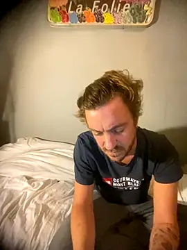 Snapshot of 3615-ULLA chatting on 11/05/25, 04:04 3615-ULLA online show from 11/05/25, 04:04