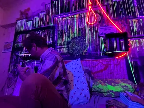 Snapshot of 3615-ULLA chatting on 10/25/25, 05:24 3615-ULLA online show from 10/25/25, 05:24