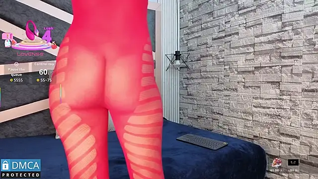 Snapshot of Clhoee_ chatting on 11/14/25, 02:04 Clhoee online show from 11/14/25, 02:04