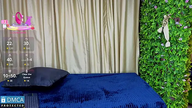 Snapshot of Clhoee_ chatting on 12/15/25, 03:12 Clhoee online show from 12/15/25, 03:12