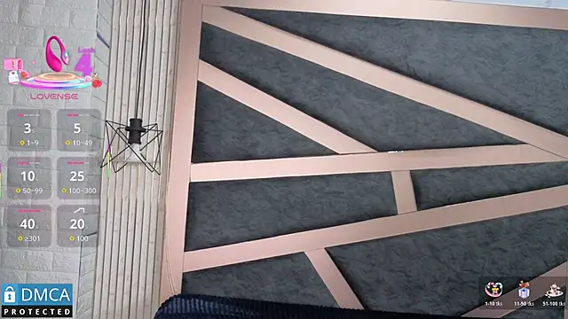 Snapshot of Clhoee_ chatting on 11/18/25, 01:32 Clhoee online show from 11/18/25, 01:32