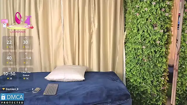 Snapshot of Clhoee_ chatting on 10/30/25, 03:16 Clhoee online show from 10/30/25, 03:16