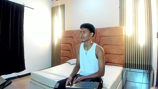 FYKMOR 1 online show from 10/10/25, 03:40