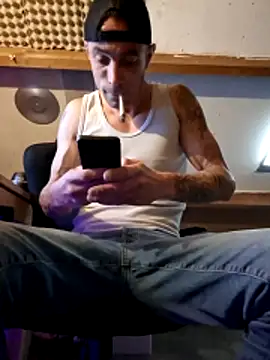 kompiee online show from 11/23/25, 12:59