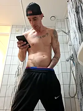 kompiee online show from 11/23/25, 12:20