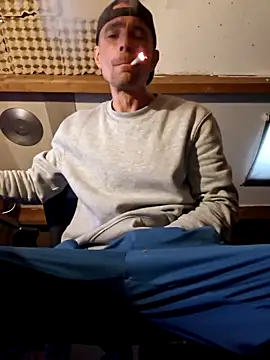 kompiee online show from 11/15/25, 07:45