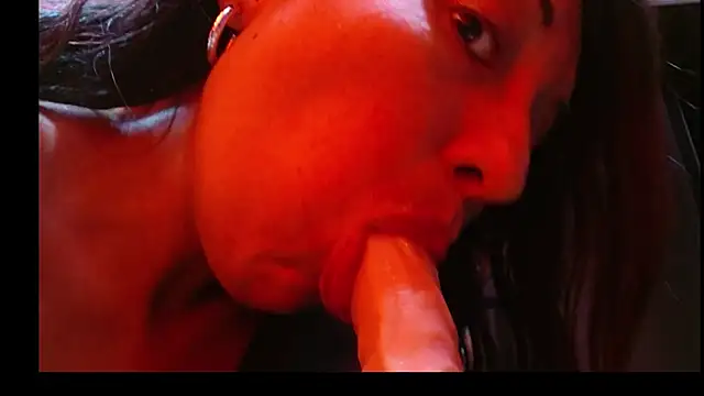 Snapshot of LITACAM chatting on 11/21/25, 04:28 LITACAM online show from 11/21/25, 04:28