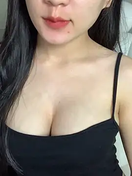 Snapshot of ___Lily___ chatting on 10/27/25, 03:46 Lily online show from 10/27/25, 03:46