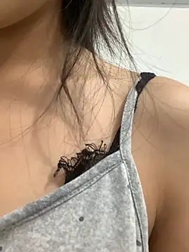    Lily    online show from 04/05/26, 07:48