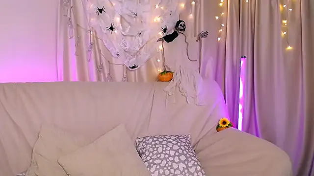 Snapshot of BagiraBella chatting on 10/31/25, 11:18 BagiraBella online show from 10/31/25, 11:18