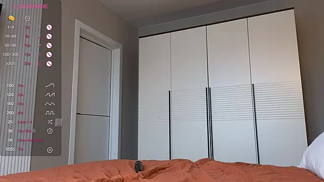 brightrays    online show from 03/08/26, 02:37