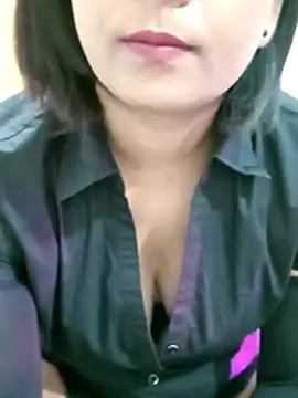 Snapshot of Queen_Kushi4 chatting on 07/05/26, 12:12 Queen Kushi4 online show from 07/05/26, 12:12