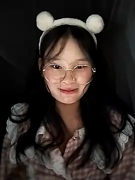 Snapshot of saronla_03 chatting on 09/15/25, 03:12 saronla 03 online show from 09/15/25, 03:12