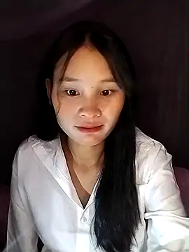 Snapshot of saronla_03 chatting on 10/27/25, 03:07 saronla 03 online show from 10/27/25, 03:07