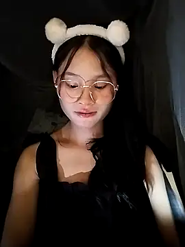 Snapshot of saronla_03 chatting on 09/18/25, 02:31 saronla 03 online show from 09/18/25, 02:31