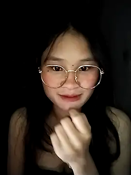 Snapshot of saronla_03 chatting on 10/12/25, 03:57 saronla 03 online show from 10/12/25, 03:57