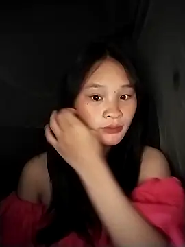 Snapshot of saronla_03 chatting on 10/04/25, 03:13 saronla 03 online show from 10/04/25, 03:13