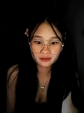 Snapshot of saronla_03 chatting on 10/03/25, 03:24 saronla 03 online show from 10/03/25, 03:24