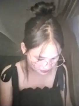 Snapshot of saronla_03 chatting on 09/11/25, 03:12 saronla 03 online show from 09/11/25, 03:12