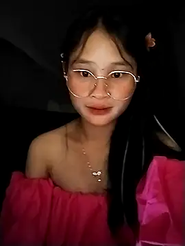 Snapshot of saronla_03 chatting on 09/21/25, 04:01 saronla 03 online show from 09/21/25, 04:01