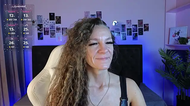 Jesica mooon online show from 10/17/25, 01:31