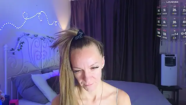 Jesica mooon online show from 12/19/25, 01:42