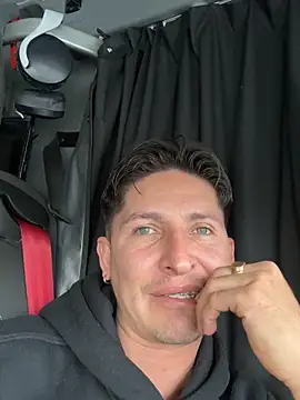 Snapshot of serxxx1287 chatting on 12/15/25, 10:21 serxxx1287 online show from 12/15/25, 10:21