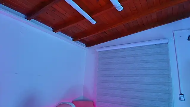 Snapshot of emma_madi chatting on 09/26/25, 12:01 emma madi online show from 09/26/25, 12:01