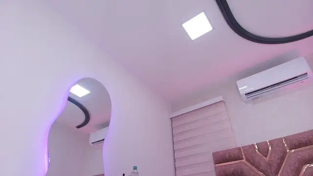 Snapshot of emma_madi chatting on 12/18/25, 11:58 emma madi online show from 12/18/25, 11:58