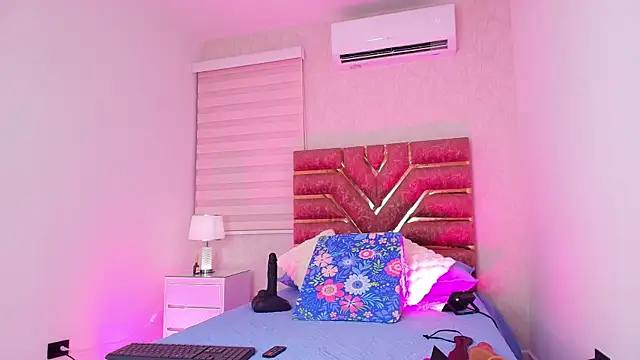 Snapshot of emma_madi chatting on 11/03/25, 11:58 emma madi online show from 11/03/25, 11:58