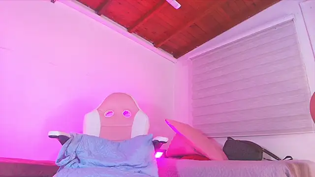 Snapshot of emma_madi chatting on 10/08/25, 11:56 emma madi online show from 10/08/25, 11:56