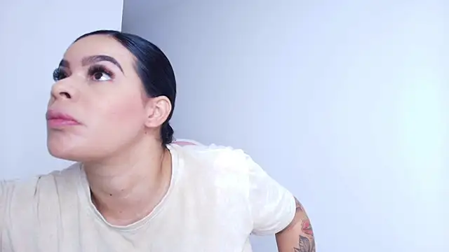 Snapshot of emma_madi chatting on 11/07/25, 11:59 emma madi online show from 11/07/25, 11:59