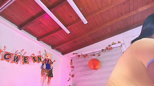 Snapshot of emma_madi chatting on 10/24/25, 12:04 emma madi online show from 10/24/25, 12:04