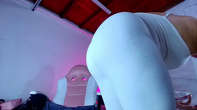 Snapshot of emma_madi chatting on 09/10/25, 11:53 emma madi online show from 09/10/25, 11:53