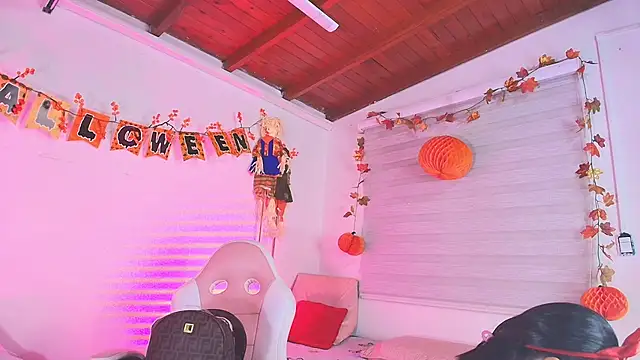 Snapshot of emma_madi chatting on 10/25/25, 12:17 emma madi online show from 10/25/25, 12:17