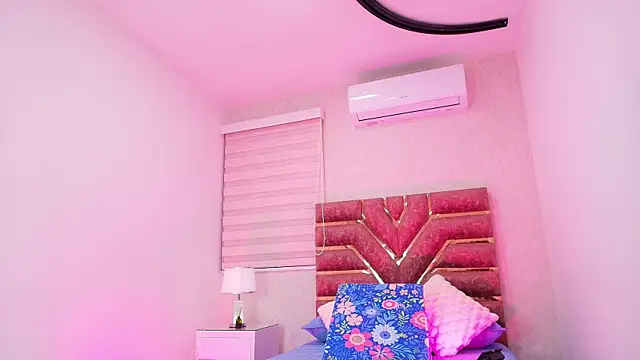 Snapshot of emma_madi chatting on 11/05/25, 11:57 emma madi online show from 11/05/25, 11:57