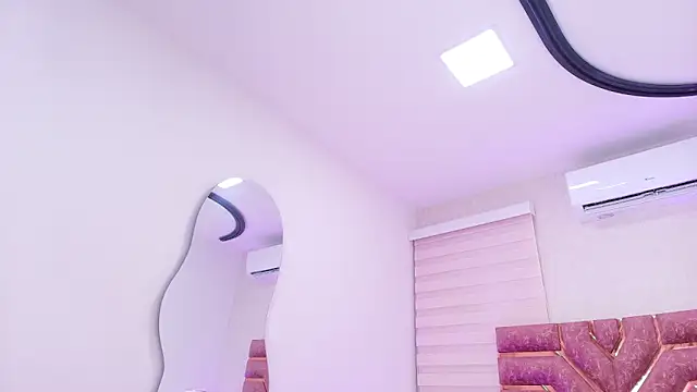 Snapshot of emma_madi chatting on 12/16/25, 11:58 emma madi online show from 12/16/25, 11:58