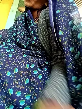 Juhi chawla online show from 12/20/25, 04:59