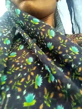 Snapshot of Juhi_chawla chatting on 10/18/25, 01:51 Juhi chawla online show from 10/18/25, 01:51