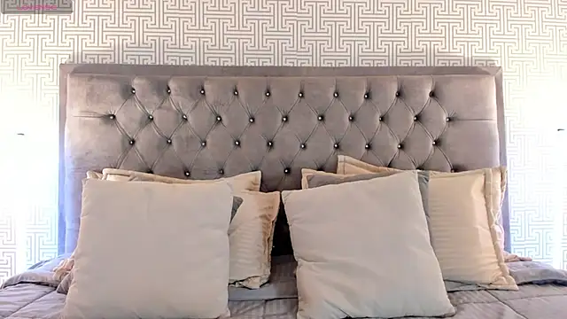 BellaNixs online show from 11/18/25, 03:10