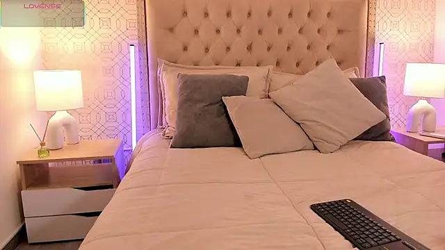 BellaNixs online show from 11/03/25, 03:23