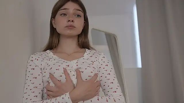 Snapshot of _floret_joy_ chatting on 09/18/25, 12:30 floret joy online show from 09/18/25, 12:30