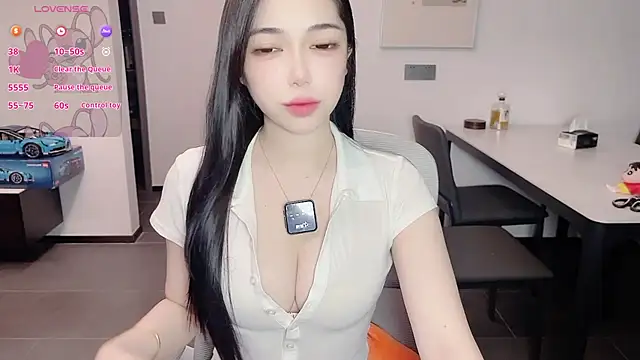 Snapshot of Scarlett-bb chatting on 10/19/25, 08:44 Scarlett-bb online show from 10/19/25, 08:44