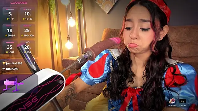 RACHELRUIZ online show from 10/31/25, 03:19