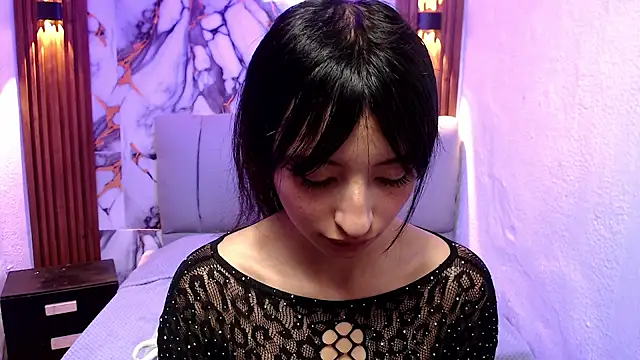 Snapshot of alaia_blue chatting on 10/14/25, 01:23 alaia blue online show from 10/14/25, 01:23