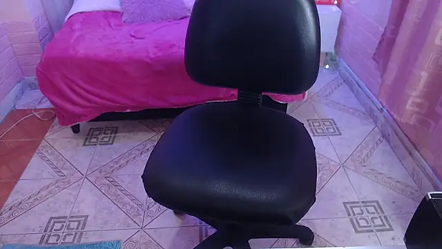 alaia blue online show from 11/26/25, 01:44