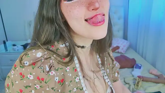 Snapshot of kamila_blush chatting on 02/05/26, 10:33 kamila blush online show from 02/05/26, 10:33