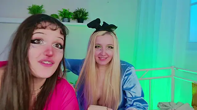 Snapshot of kamila_blush chatting on 12/14/25, 08:09 kamila blush online show from 12/14/25, 08:09