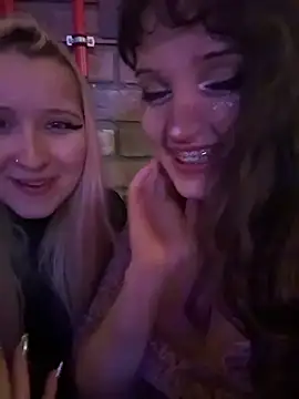 Snapshot of kamila_blush chatting on 12/22/25, 02:22 kamila blush online show from 12/22/25, 02:22